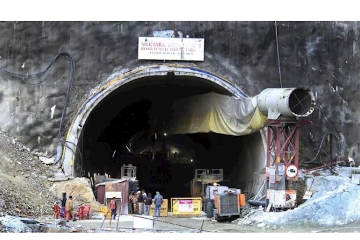 Hindistanda 41 işçi günlərdir tuneldə qalıb