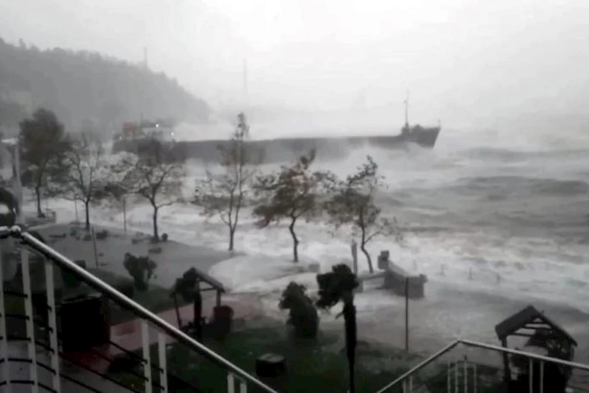 DİN: Türkiyəyə məxsus yük gəmisi Qara dənizdə batıb