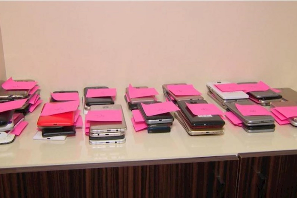Xırdalanda 21 min manatlıq telefon oğurlandı