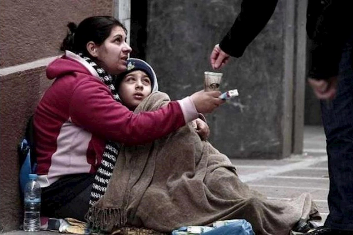 Bakıda dilənçi dilənçinin evinə basqın etdi