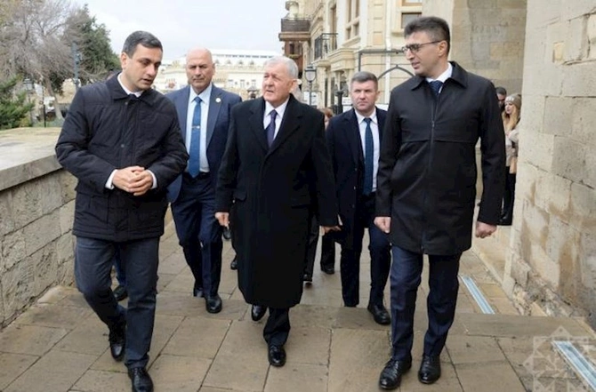 İraq Prezidenti İçərişəhərdə — FOTOLAR