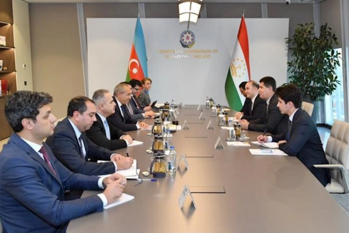 Azərbaycan Tacikistanla investisiyaların təşviqini müzakirə edib
