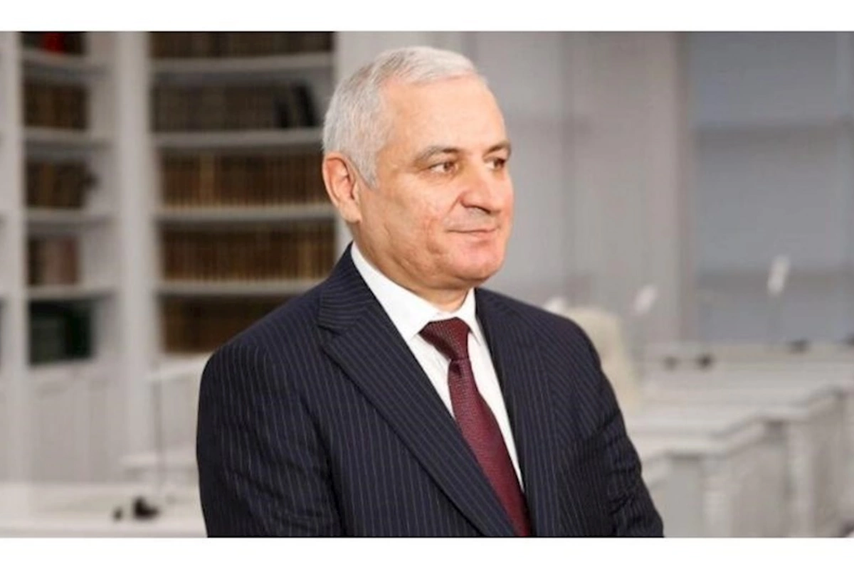 “Çingizi unudun, kitablarını oxumayın” — Baş redaktor jurnalisti müdafiə etdi