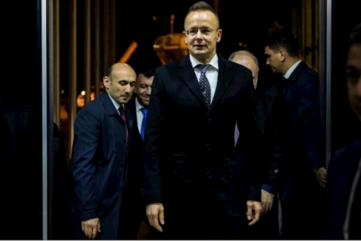 Macarıstanın xarici işlər və ticarət naziri Azərbaycanda — FOTOLAR