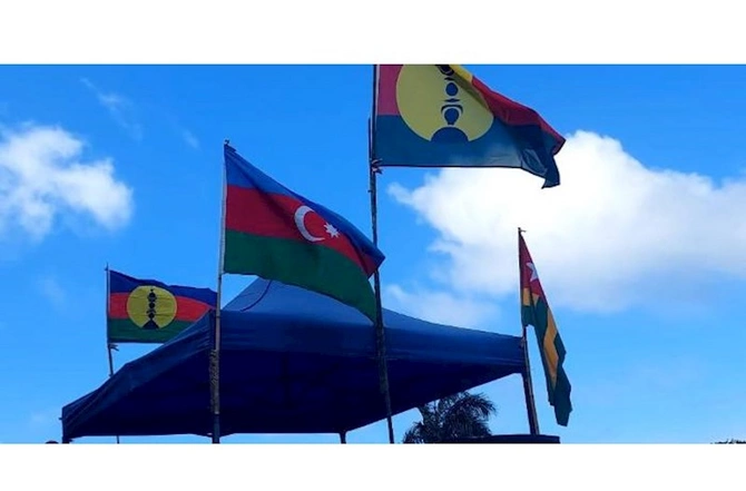 Yeni Fransaya qarşı etiraz aksiyası keçirildi — Azərbaycan bayrağı qaldırıldı (VİDEO)