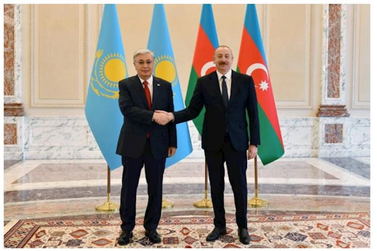 İlham Əliyev Tokayev ilə görüşüb