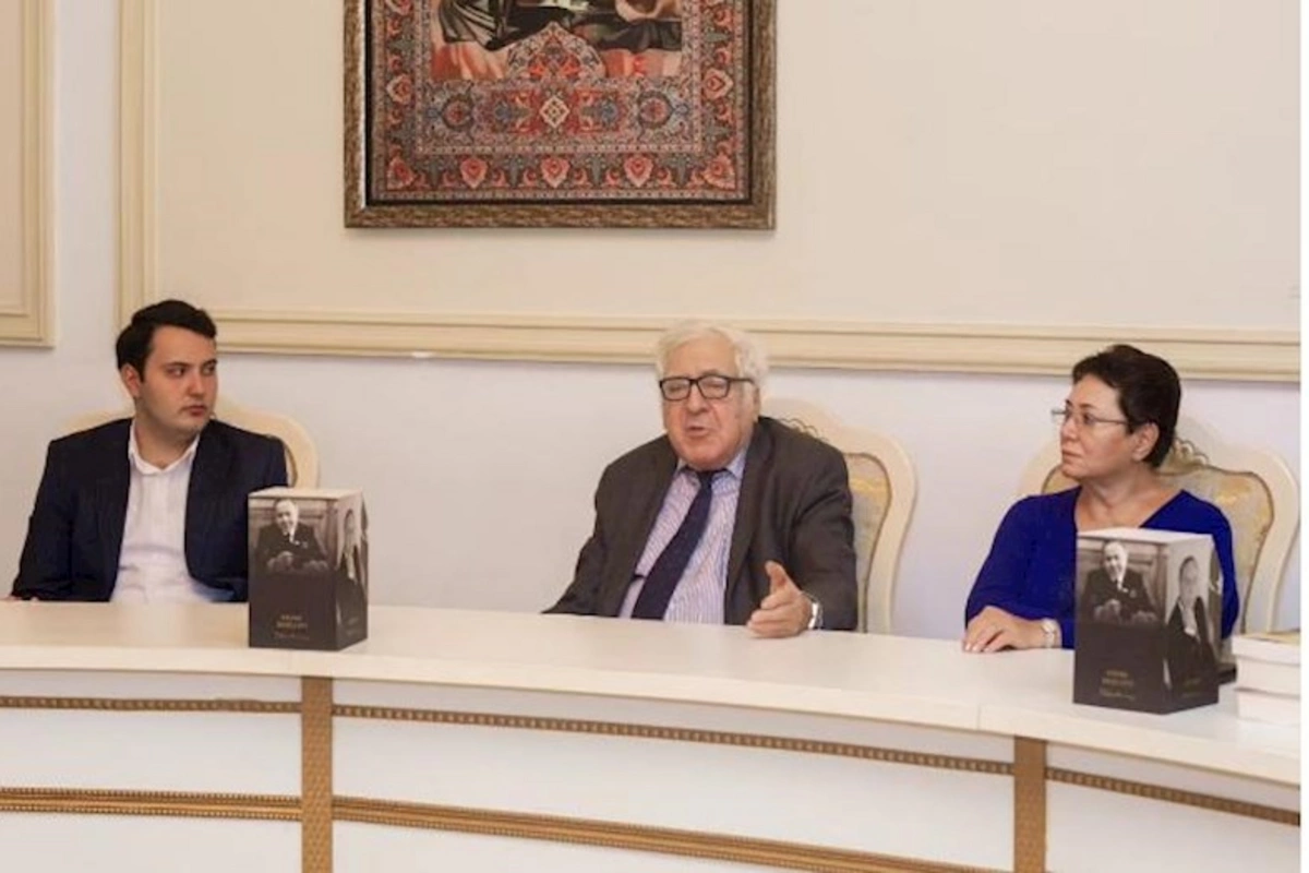 Sabirabadlı gənclər Xalq yazıçıları Anar və Elmira Axundova ilə görüşdü — FOTOLAR