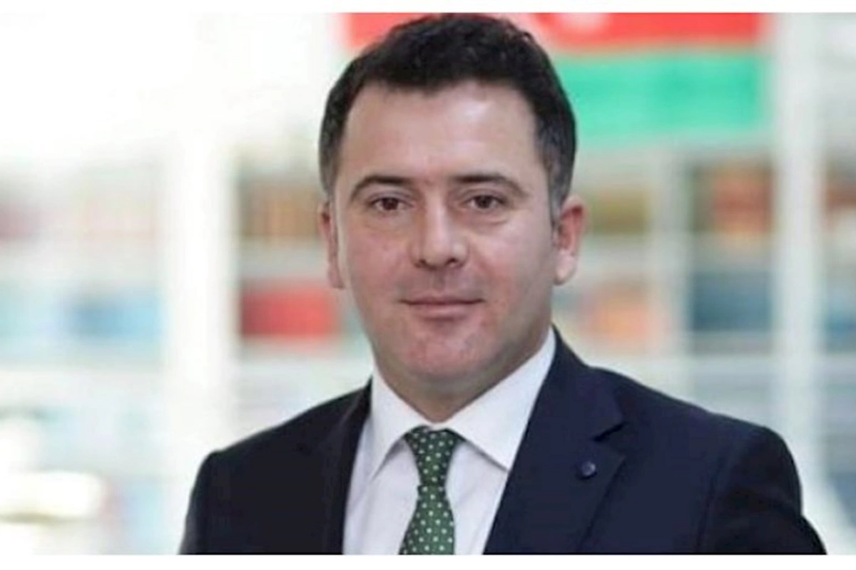 Şagirdi döyən məmur istefa verdi