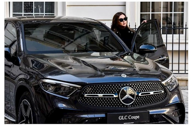 Tanınmış azərbaycanlı rəssam “She's Mercedes” layihəsində — FOTO Tanınmış azərbaycanlı rəssam “She's Mercedes” layihəsində — FOTO