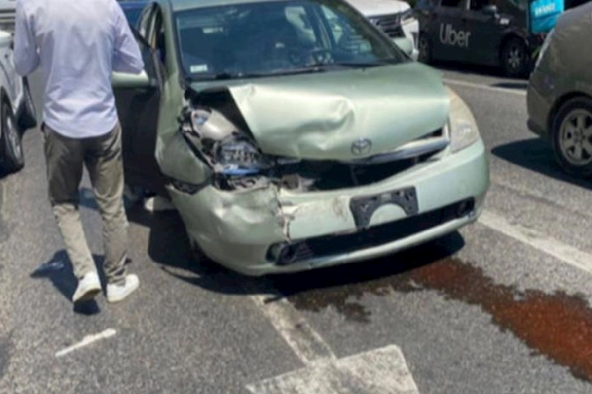 Prospektdə yolu keçmək istədi, həyatından oldu