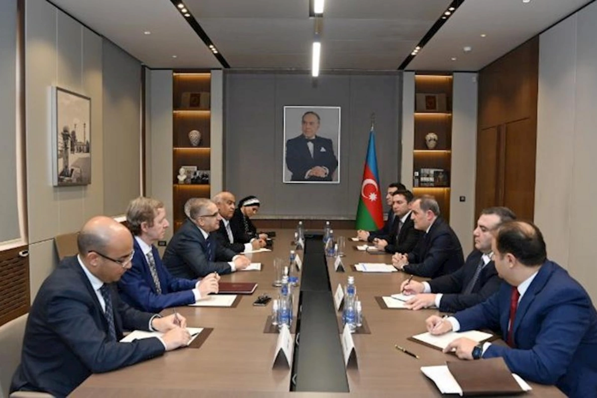 Ceyhun Bayramov Əlcəzair rəsmisini qəbul etdi