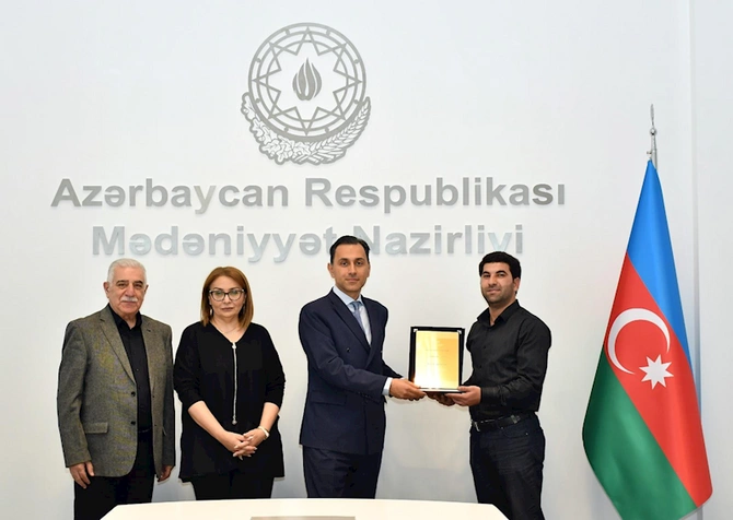 Pyes müsabiqəsi qaliblərinə mükafatlar təqdim olundu — FOTOLAR