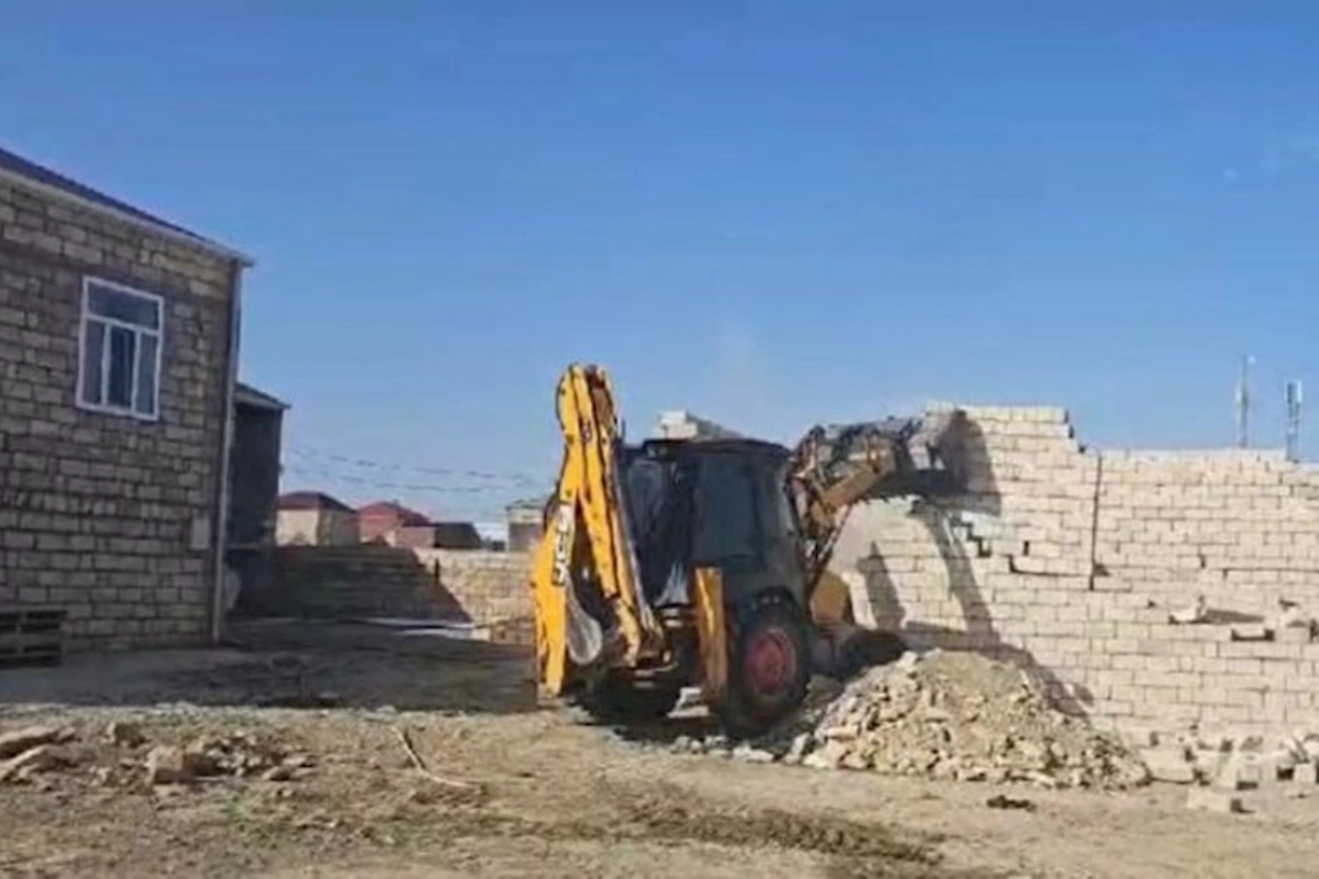Abşeronda qanunsuz tikililər söküldü — VİDEO
