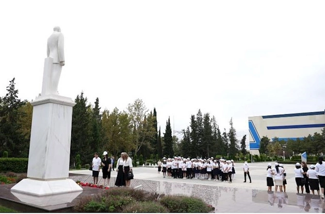 “Azərbaycan” İES-ə ekskursiya təşkil edildi — FOTOLAR
