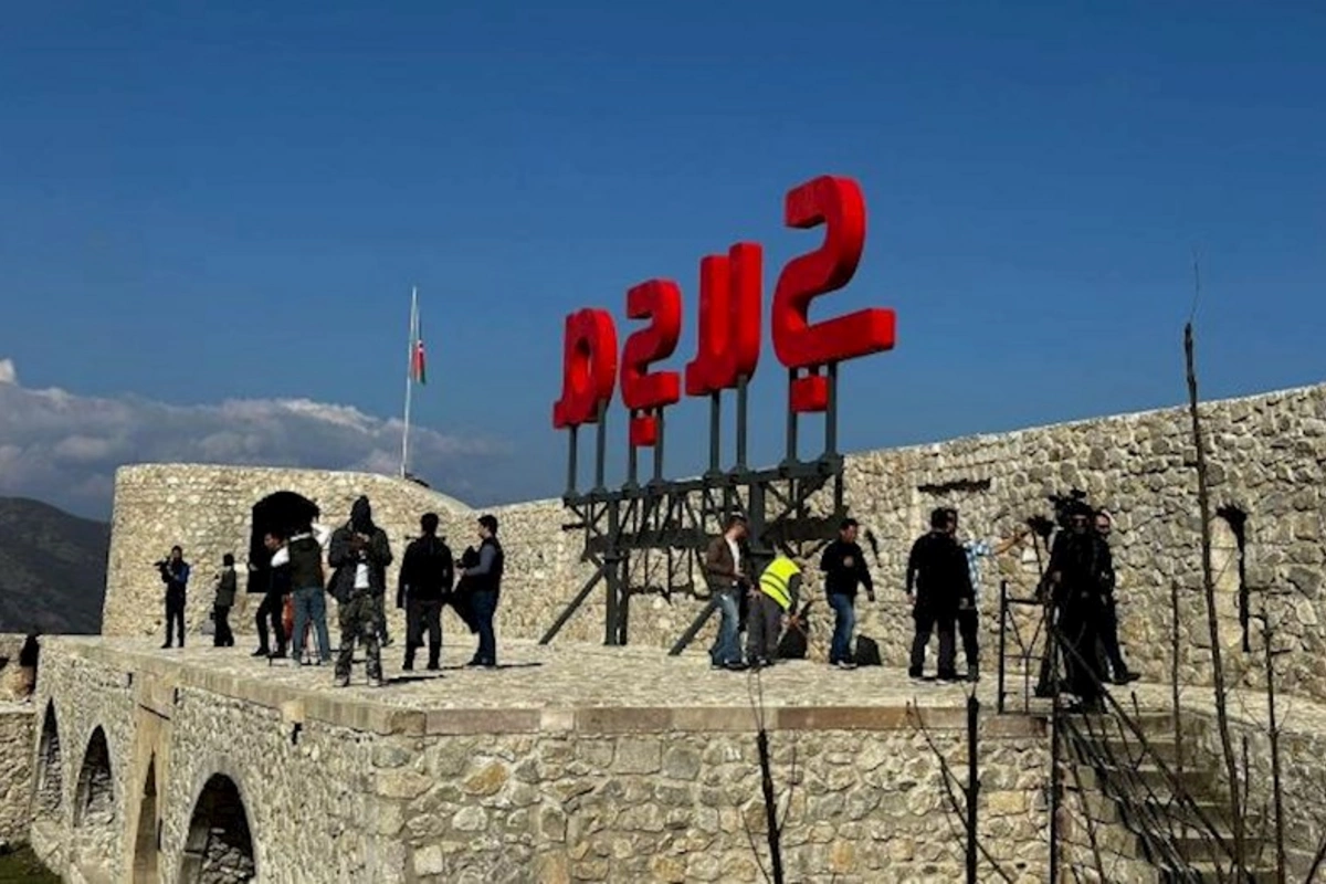 Əcnəbi səyyahlar Şuşa qalasında oldular — Şəhərlə tanışlıq bitdi (FOTO)