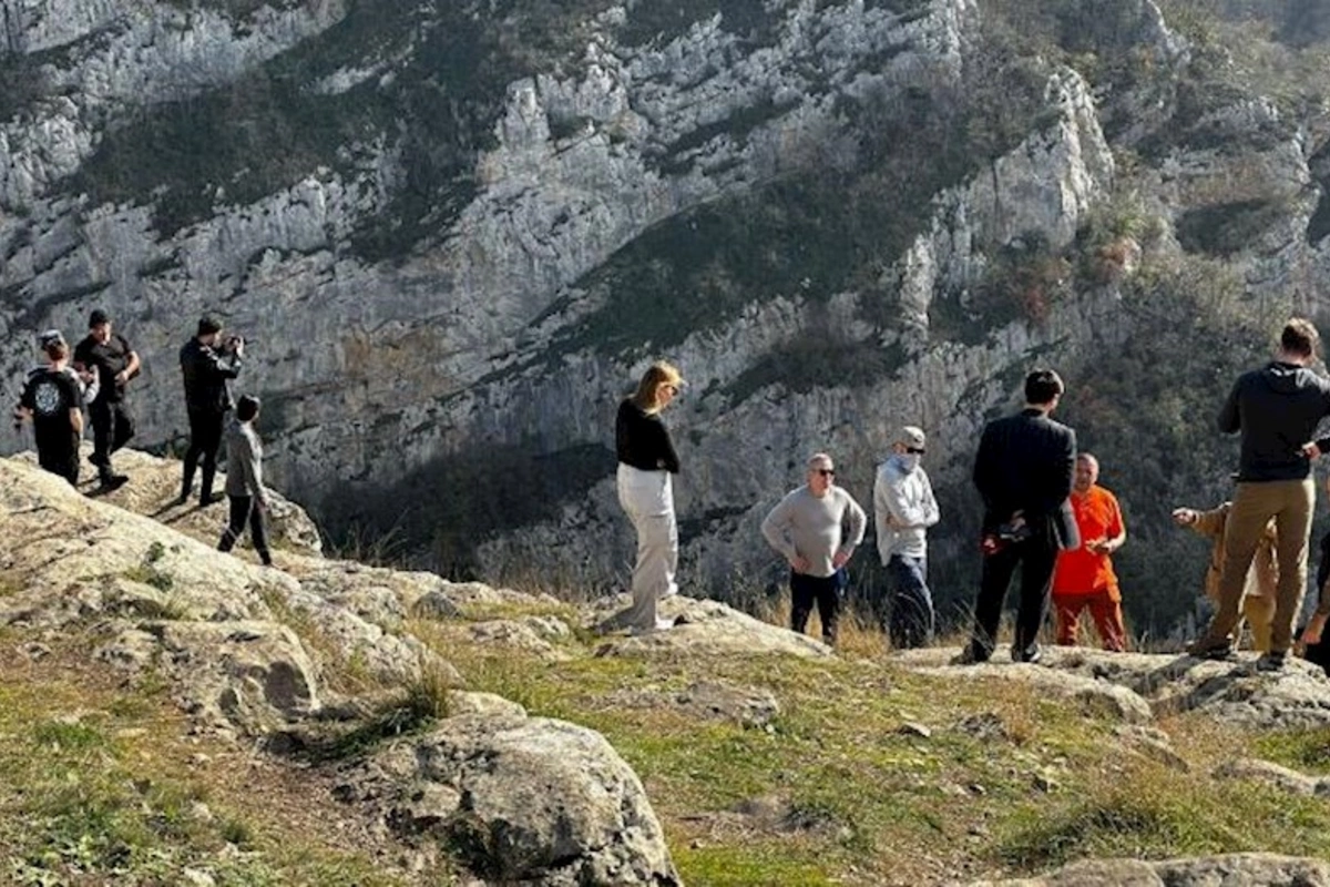 Beynəlxalq səyyahlar Cıdır düzündə — FOTO