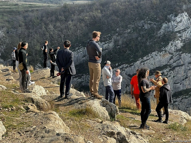 Beynəlxalq səyyahlar Cıdır düzündə — FOTO