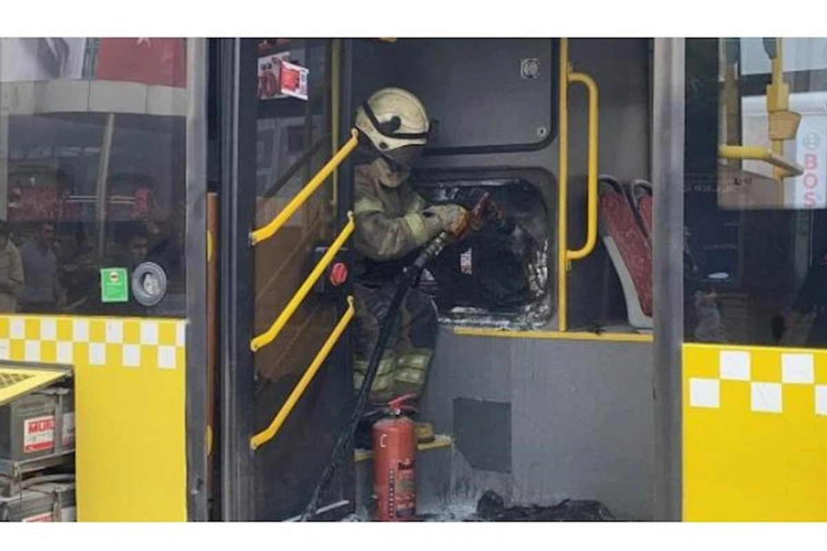 Sərnişin avtobusu yandı