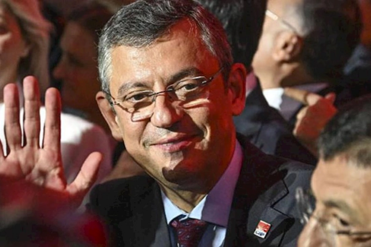 CHP-nin yeni lideri Özgür Özəl — Kimdir? (VİDEO)
