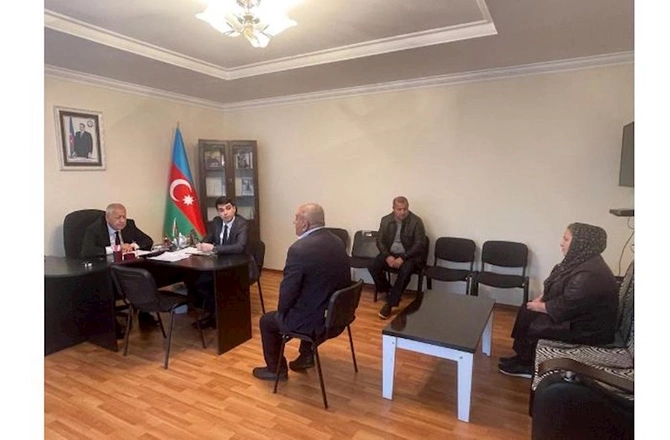 Seçicilər deputatdan işsizlik problemini parlamentdə qaldırmağı xahiş etdilər — FOTOLAR