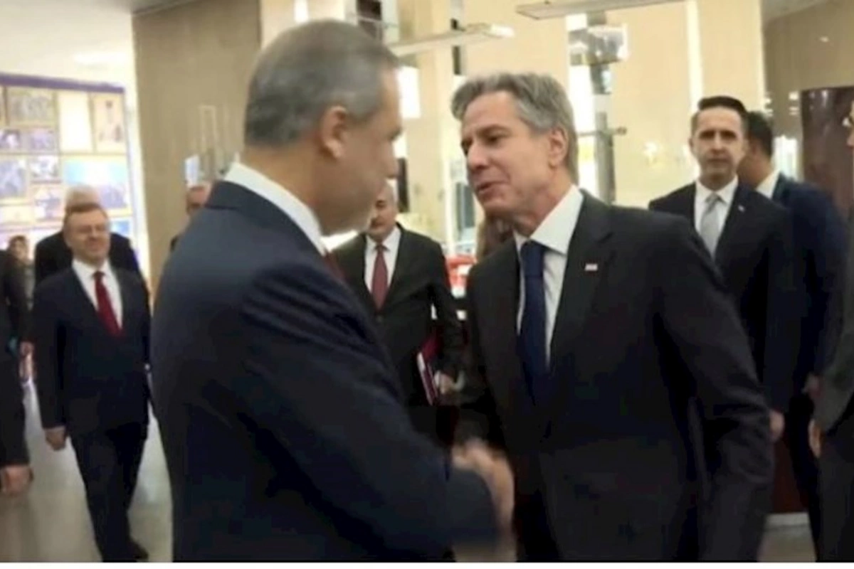 Fidan Blinkenin onu qucaqlamasına icazə vermədi — VİDEO