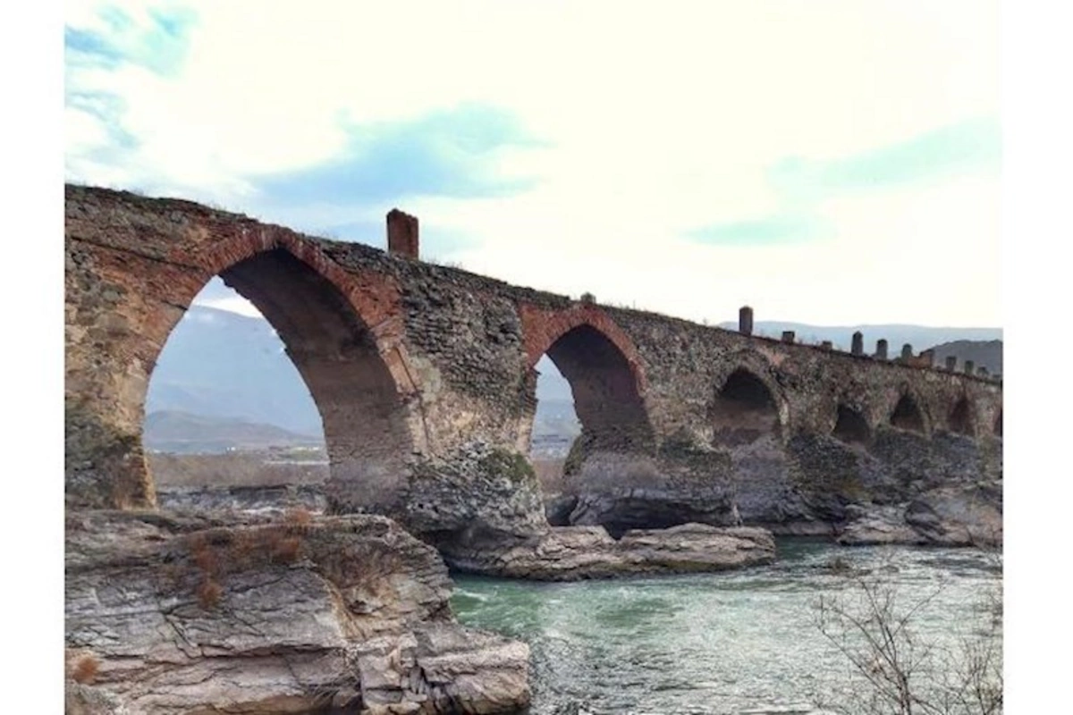 Dünya səyyahlarının Xudafərin körpüsünə səfəri başlayıb