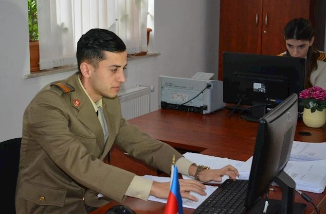 Mərdanə duruşu ilə yaddaşda qalan topçu Vüsal indi haradadır? — FOTO Mərdanə duruşu ilə yaddaşda qalan topçu Vüsal indi haradadır? — FOTO