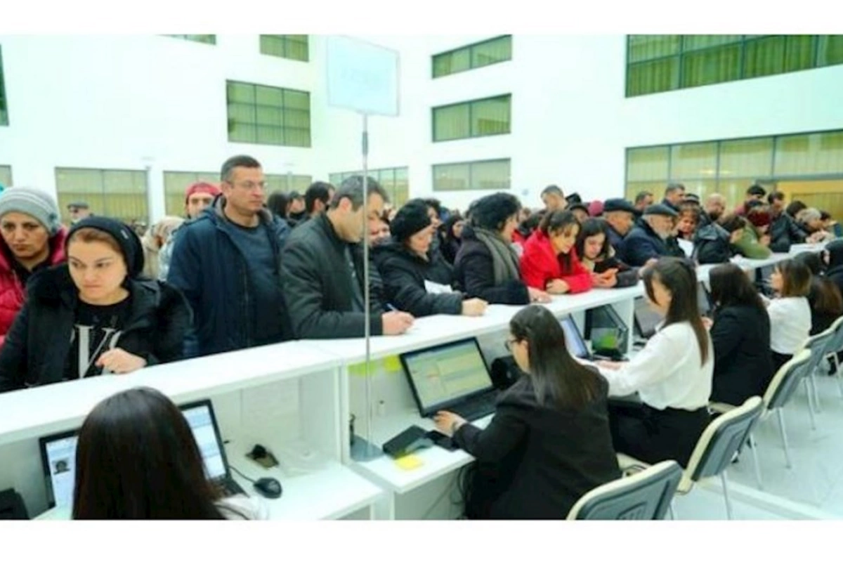 Xəstəxanalarda “donan” sistem — Həkim qəbuluna düşmək niyə problemə çevrilib?