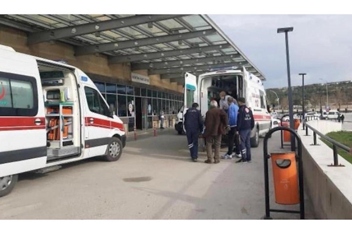 Avtobus yük maşını ilə toqquşdu: xəsarət alanlar var