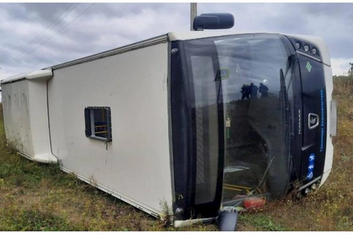 Peruda sərnişin avtobusu aşıb, ölənlər var