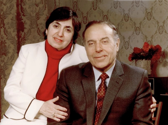 Ulu öndər Heydər Əliyev: “Həkimlik peşəsi müqəddəs bir peşədir” Ulu öndər Heydər Əliyev: “Həkimlik peşəsi müqəddəs bir peşədir”