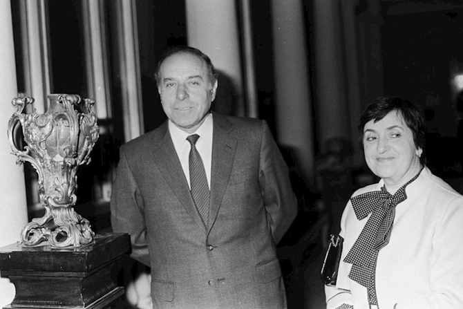 Ulu öndər Heydər Əliyev: “Həkimlik peşəsi müqəddəs bir peşədir” Ulu öndər Heydər Əliyev: “Həkimlik peşəsi müqəddəs bir peşədir”