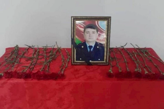 Biləsuvarda polis mayoru şəxsi maşınında vəfat edib — FOTO Biləsuvarda polis mayoru şəxsi maşınında vəfat edib — FOTO