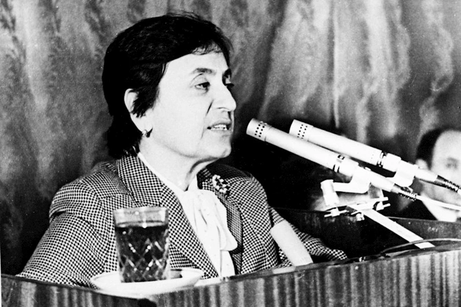 Ulu öndər Heydər Əliyev: “Həkimlik peşəsi müqəddəs bir peşədir” Ulu öndər Heydər Əliyev: “Həkimlik peşəsi müqəddəs bir peşədir”