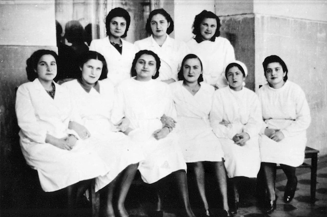 Ulu öndər Heydər Əliyev: “Həkimlik peşəsi müqəddəs bir peşədir” Ulu öndər Heydər Əliyev: “Həkimlik peşəsi müqəddəs bir peşədir”