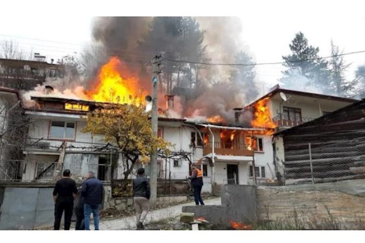 Yaşayış olmayan evdə yanğın baş verib