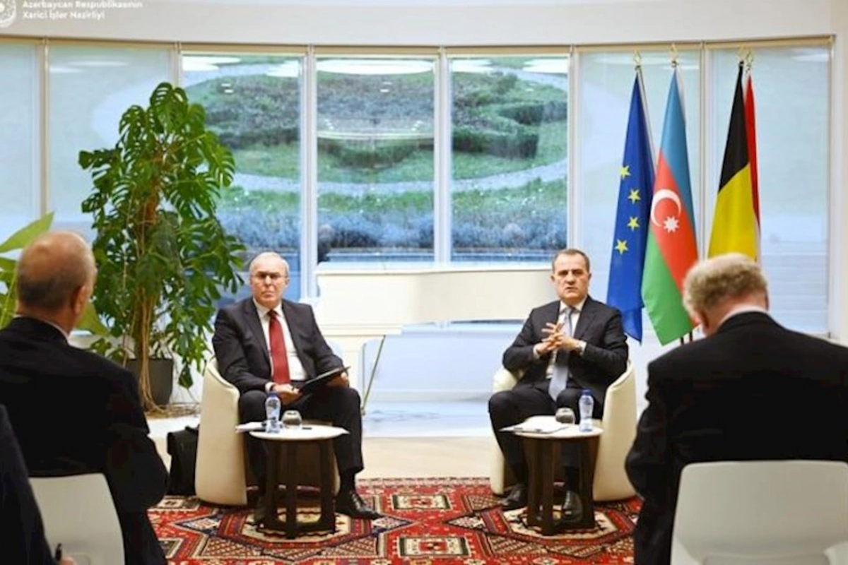 Ceyhun Bayramov Brüsseldə media və aparıcı beyin mərkəzlərinin nümayəndələri ilə görüşdü