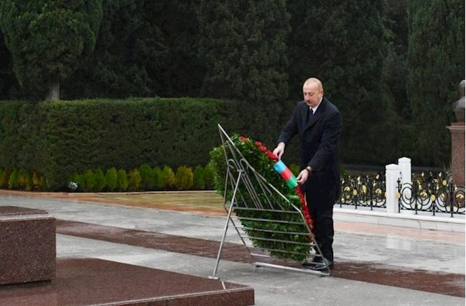 Prezident Heydər Əliyevin məzarını ziyarət etdi — YENİLƏNİB