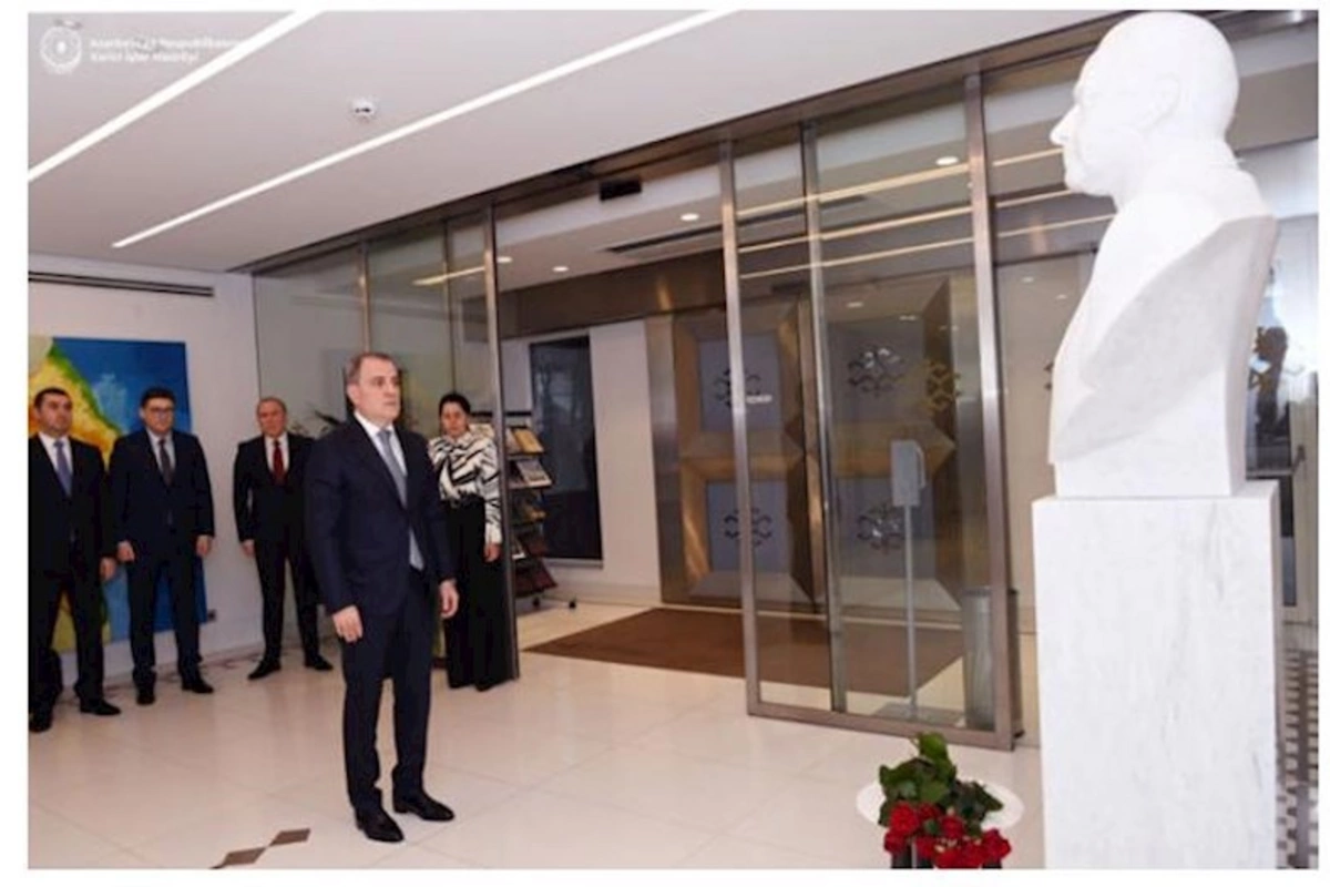 Azərbaycanın Belçikadakı səfirliyində Heydər Əliyevin xatirəsi yad edildi — FOTO
