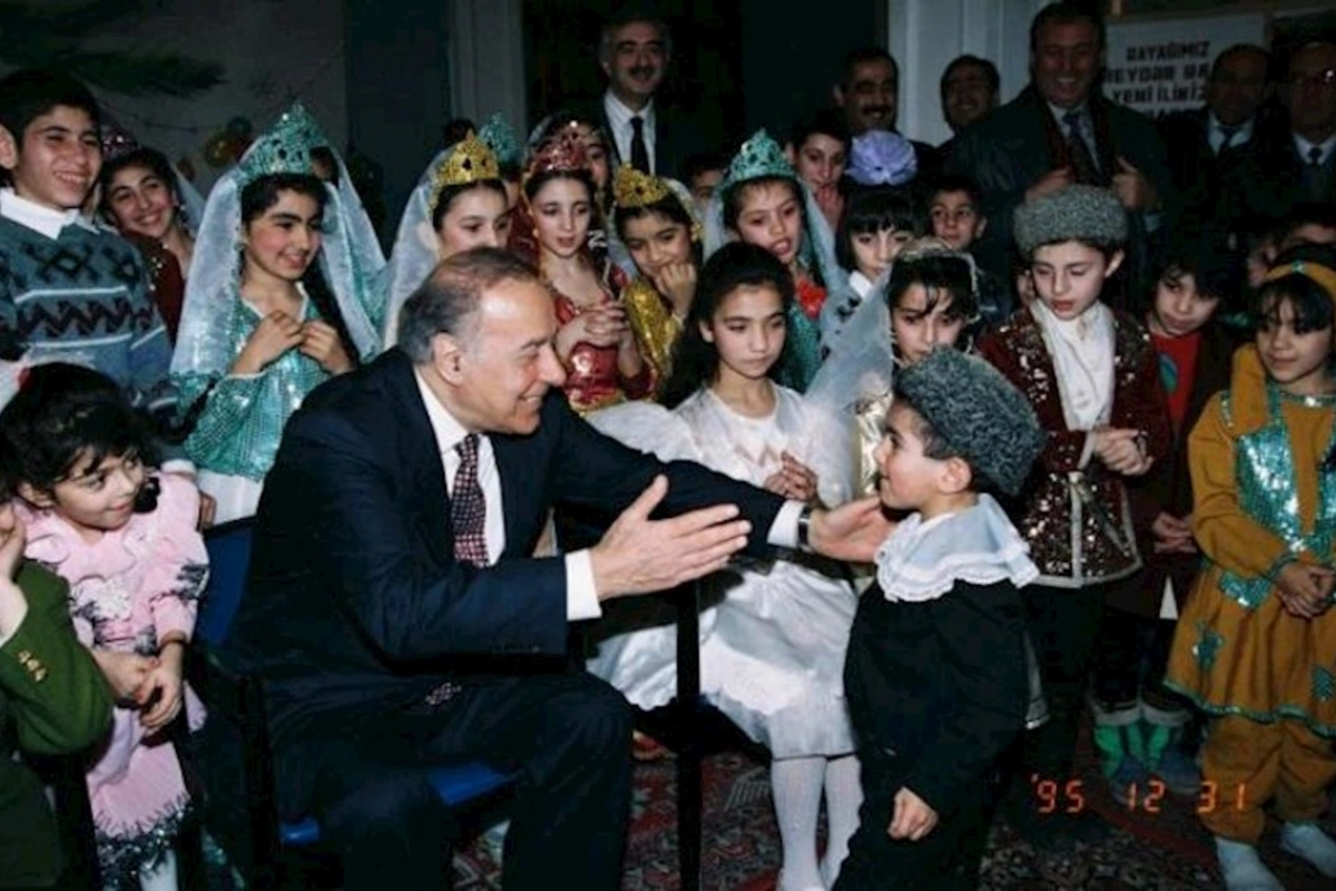 “Kaş o yaşayaydı, Şuşada - Cıdır düzündə onun gözəl fotolarını çəkəydim..” — Heydər Əliyevin şəxsi fotoqrafı Rafiq Bağırov