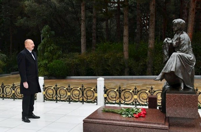 Prezident Heydər Əliyevin məzarını ziyarət etdi — YENİLƏNİB