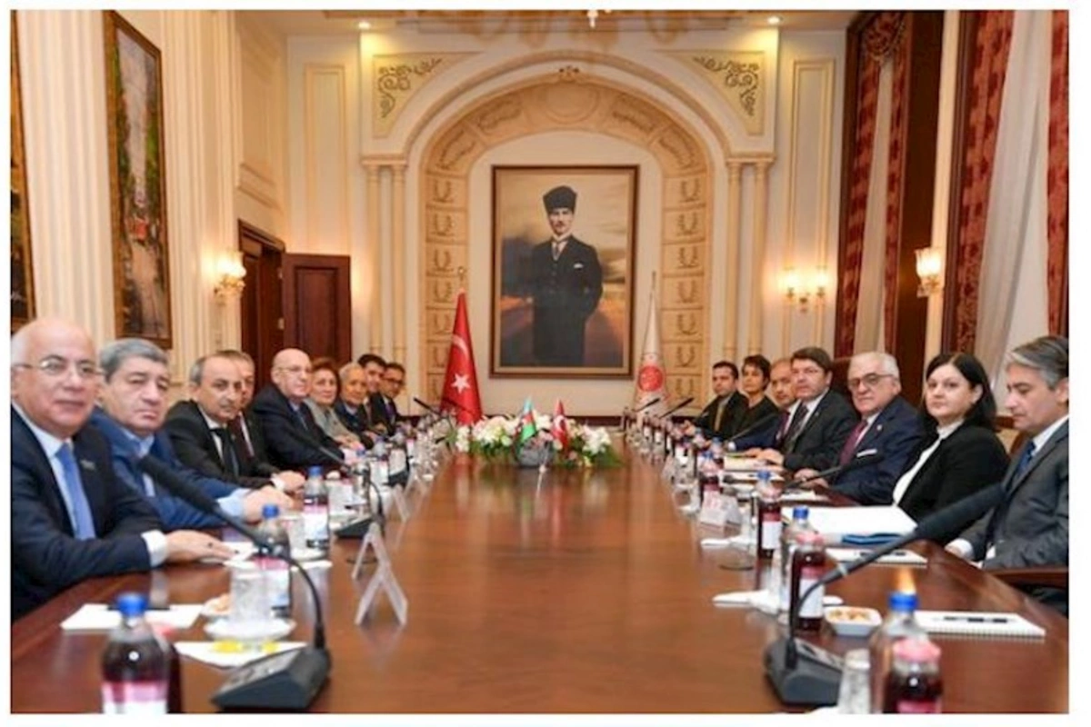 Türkiyənin ədliyyə naziri Milli Məclisin nümayəndə heyətini qəbul edib
