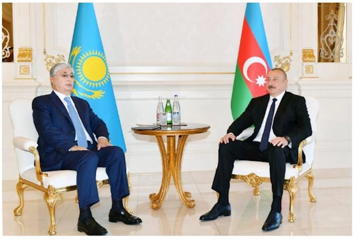 Tokayev İlham Əliyevi TƏBRİK ETDİ