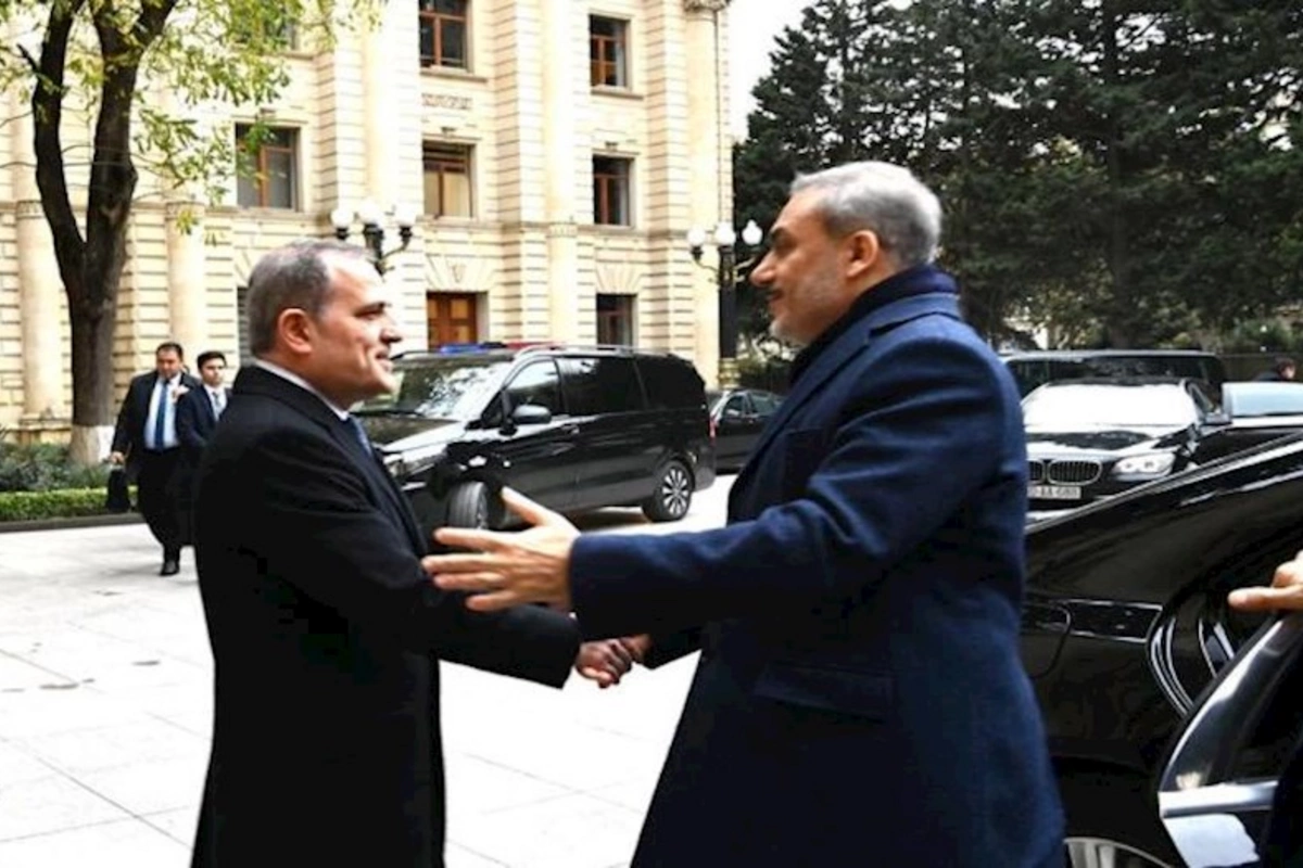 Ceyhun Bayramovla Hakan Fidanın görüşü başladı