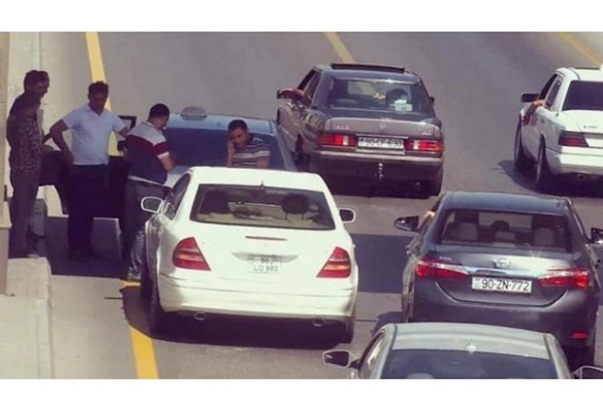 Azərbaycanda sürücünü döyüb “Prius”unu əlindən aldılar