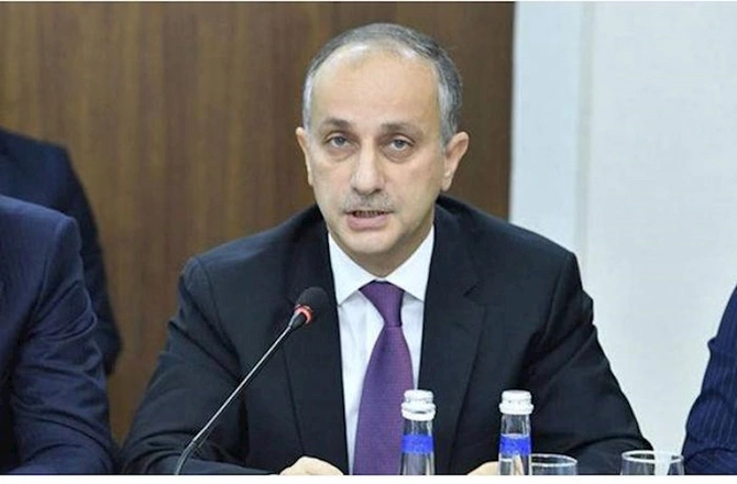 Ədliyyə Nazirliyinin yüksək vəzifəli şəxsinin xidməti maşını qəzaya uğradı — FOTO