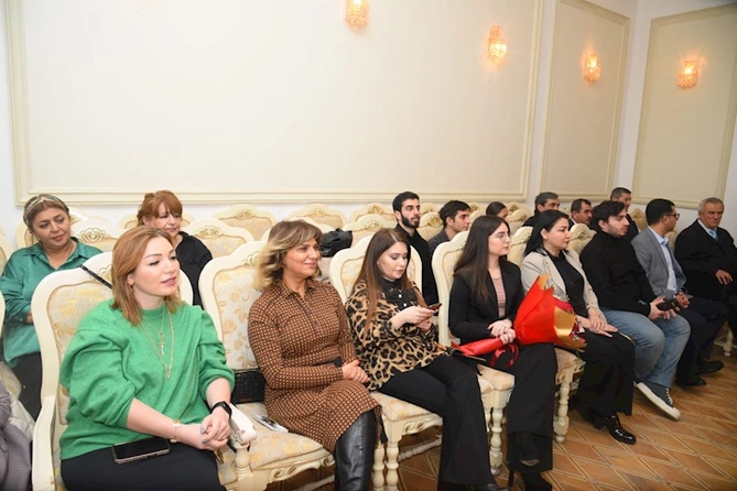 Elçin Mirzəbəylinin “Anamın duası” adlı şeirlər kitabı təqdim olundu — FOTOLAR Elçin Mirzəbəylinin “Anamın duası” adlı şeirlər kitabı təqdim olundu — FOTOLAR