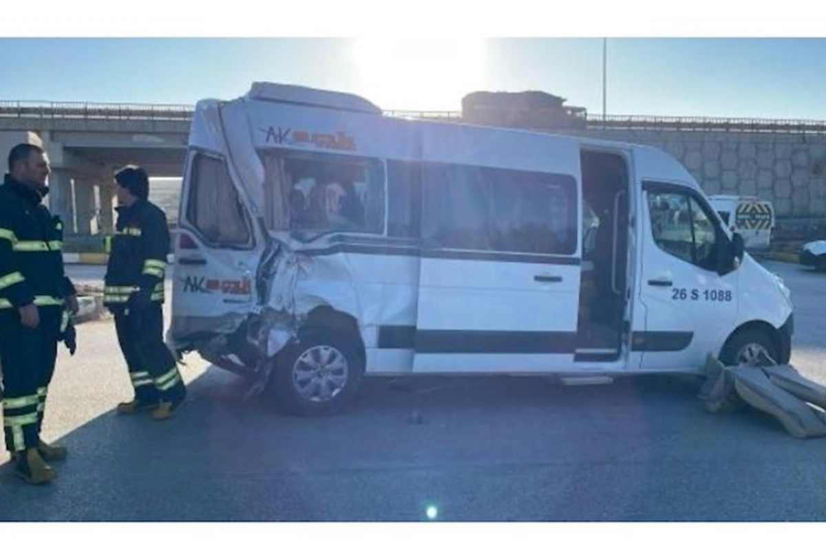 Fabrik işçilərini daşıyan avtobuslar toqquşdu