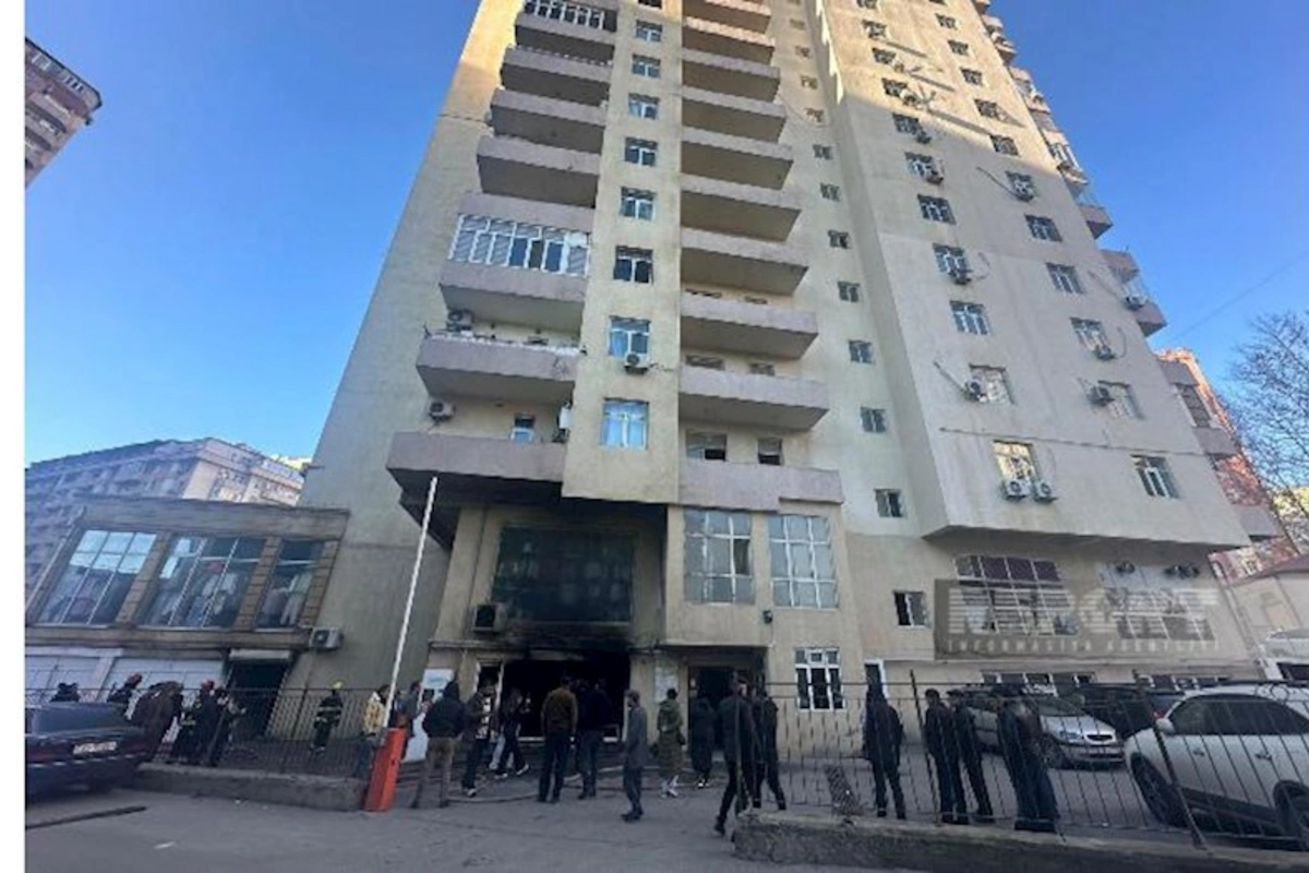 Bakıda çoxmərtəbəli yaşayış binasındakı yanğın söndürüldü — YENİLƏNİB