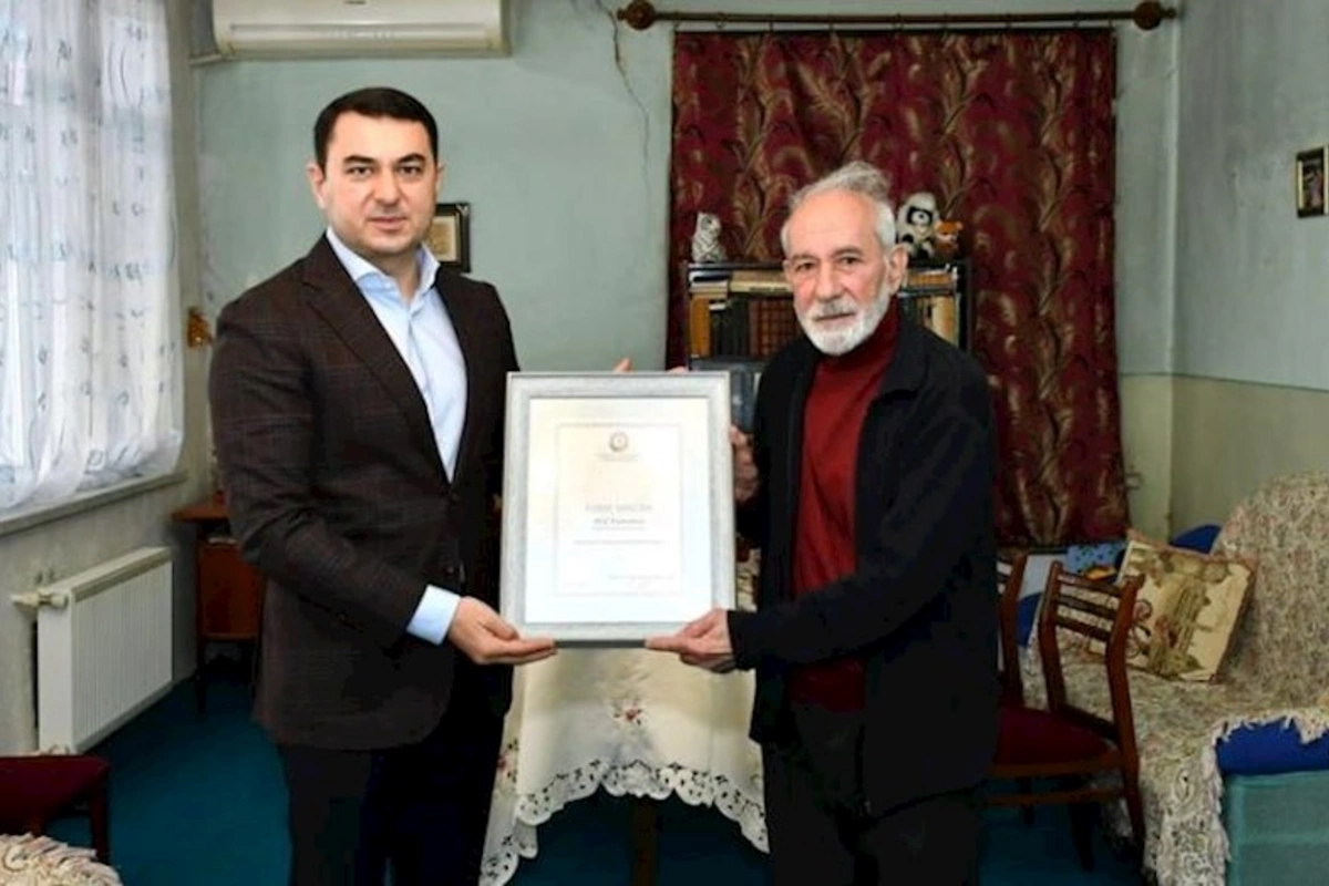 Mədəniyyət naziri tanınmış kinorejissorun evinə gedib